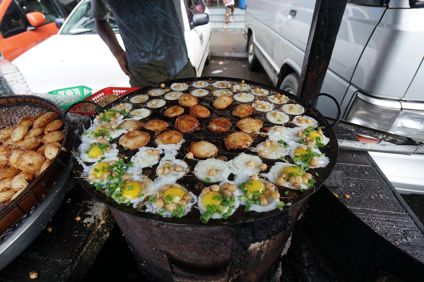Menjelajahi Cita Rasa Myanmar: Petualangan Street Food yang Tak Terlupakan