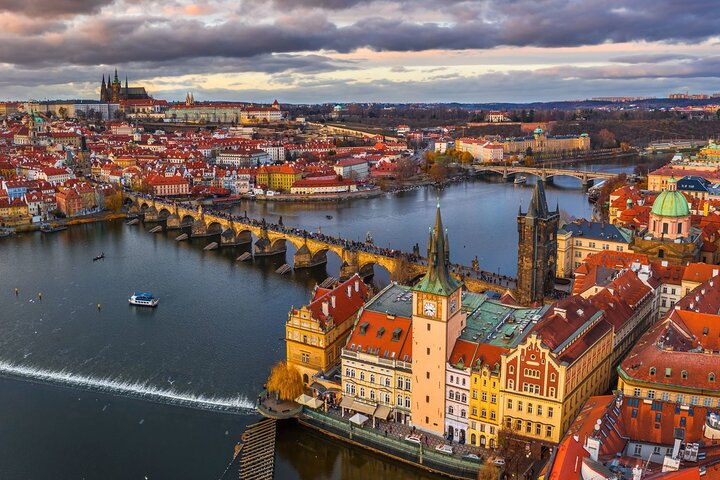 Menjelajahi Jantung Praha: Keajaiban Tur Jalan Kaki